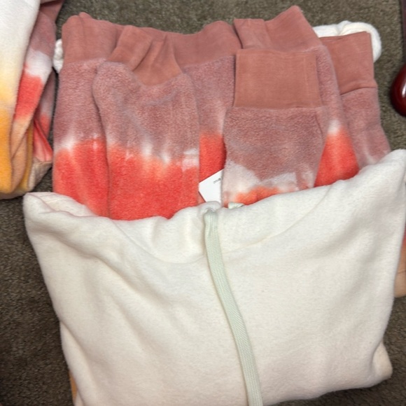 Feat BlanketBlend Hoodie Tie Dye Desert Sun - Picture 4 of 5